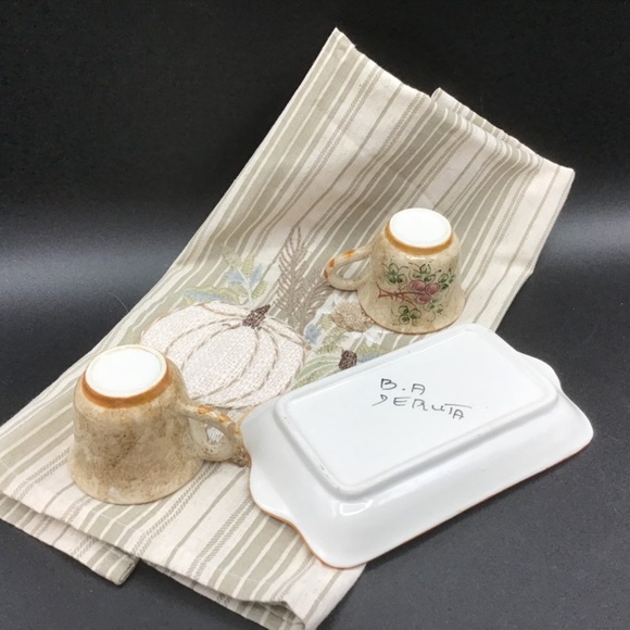 Set of 2 Italian espresso coffee cups and Tray w beautiful Pier One Tea Towel - Picture 4 of 9
